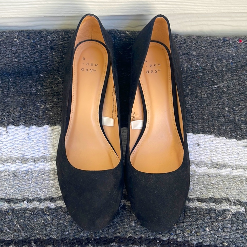 Women’s Wedge Closed Toe Dress Shoes.